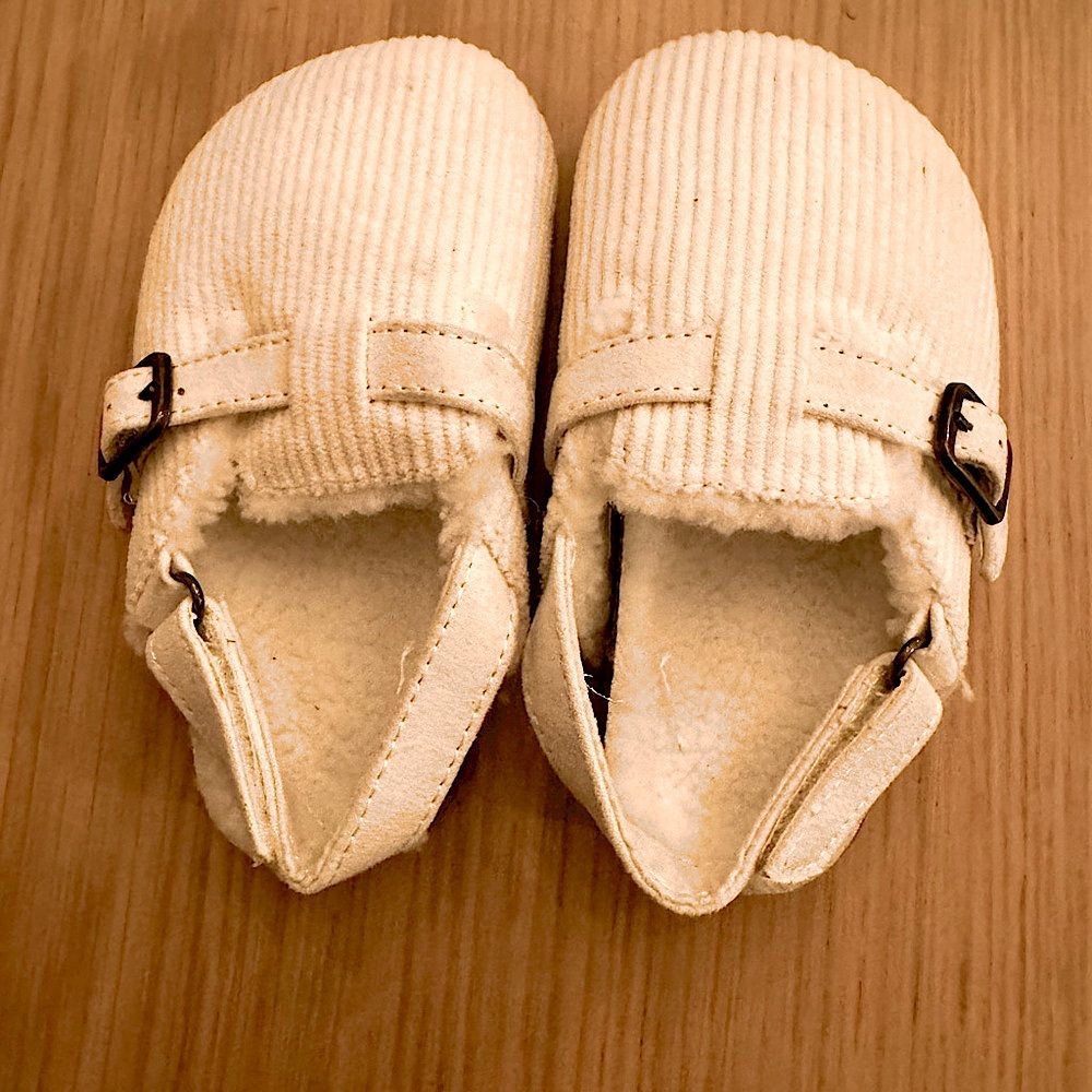 GAP Toddler SZ 6 — White Cozy Corduroy Clogs w/sherpa lining, worn 2x!